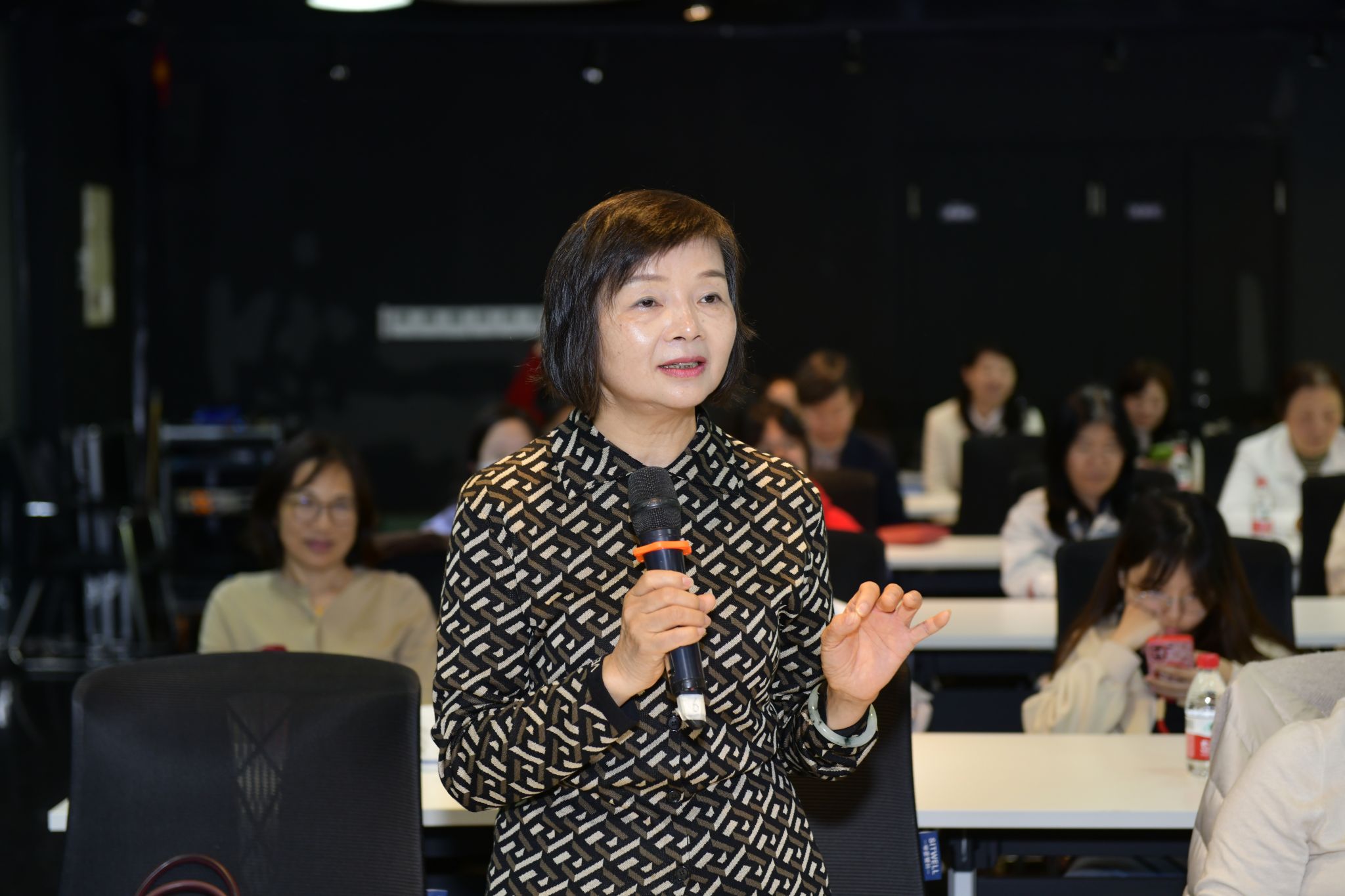 众多师生齐聚一堂